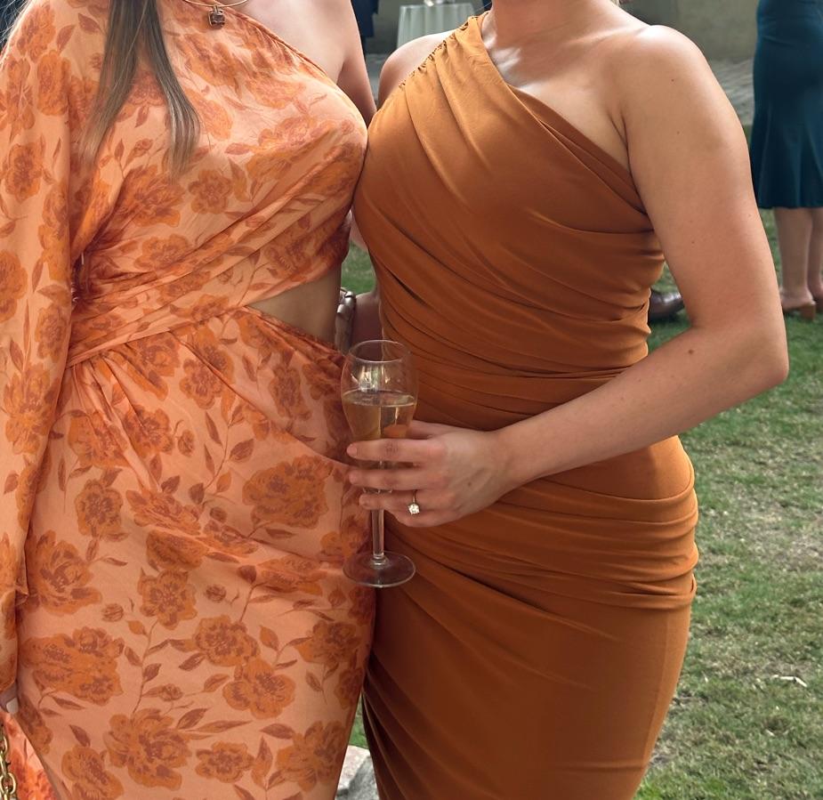 Norma Kamali Diana Gown — photo 2 of 5