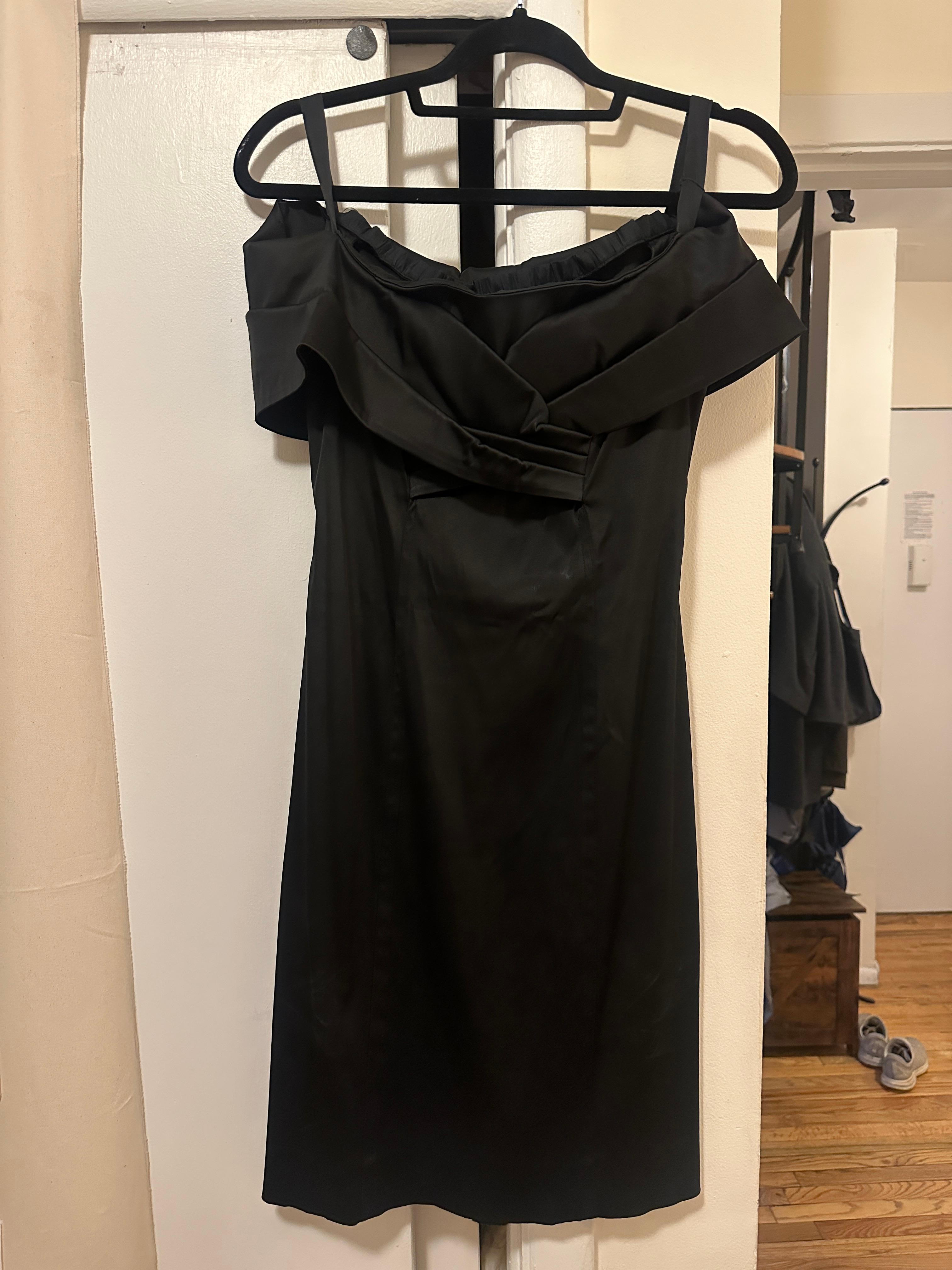 Vera Wang Off-Shoulder Dress — photo 5 of 5