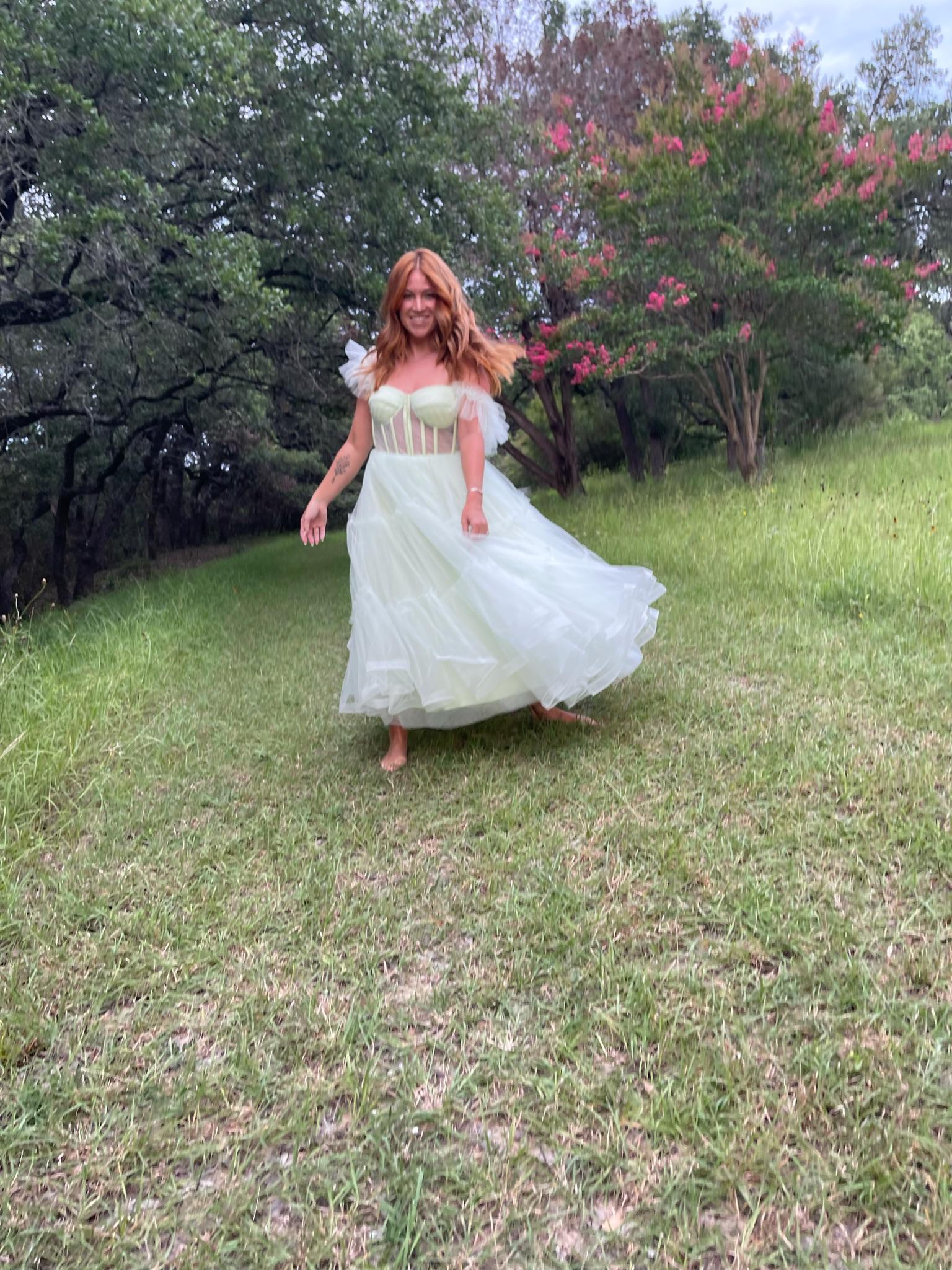 Flowy Fairy-Tale Dresses — photo 1 of 3