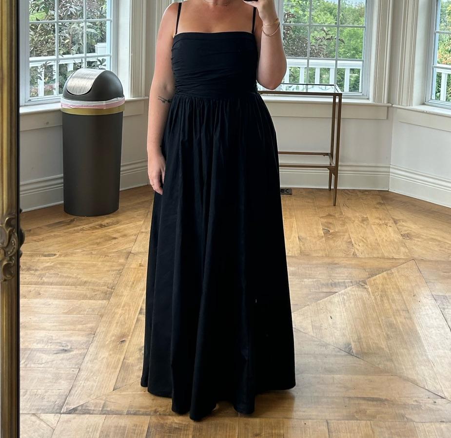 Long black dress — photo 2 of 5