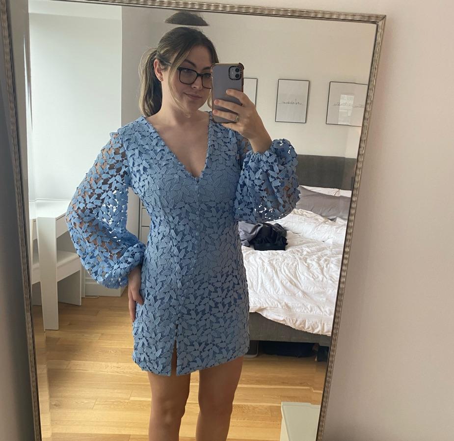 Appliqué Sleeve Mini Dress — photo 3 of 4