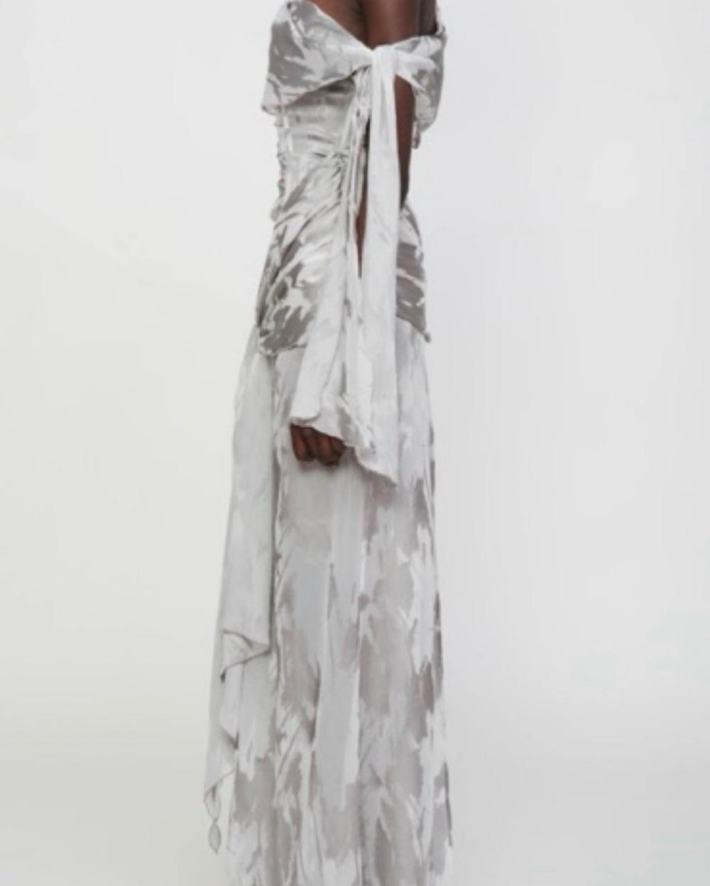 Kim Shui Sinn Gown — photo 3 of 5