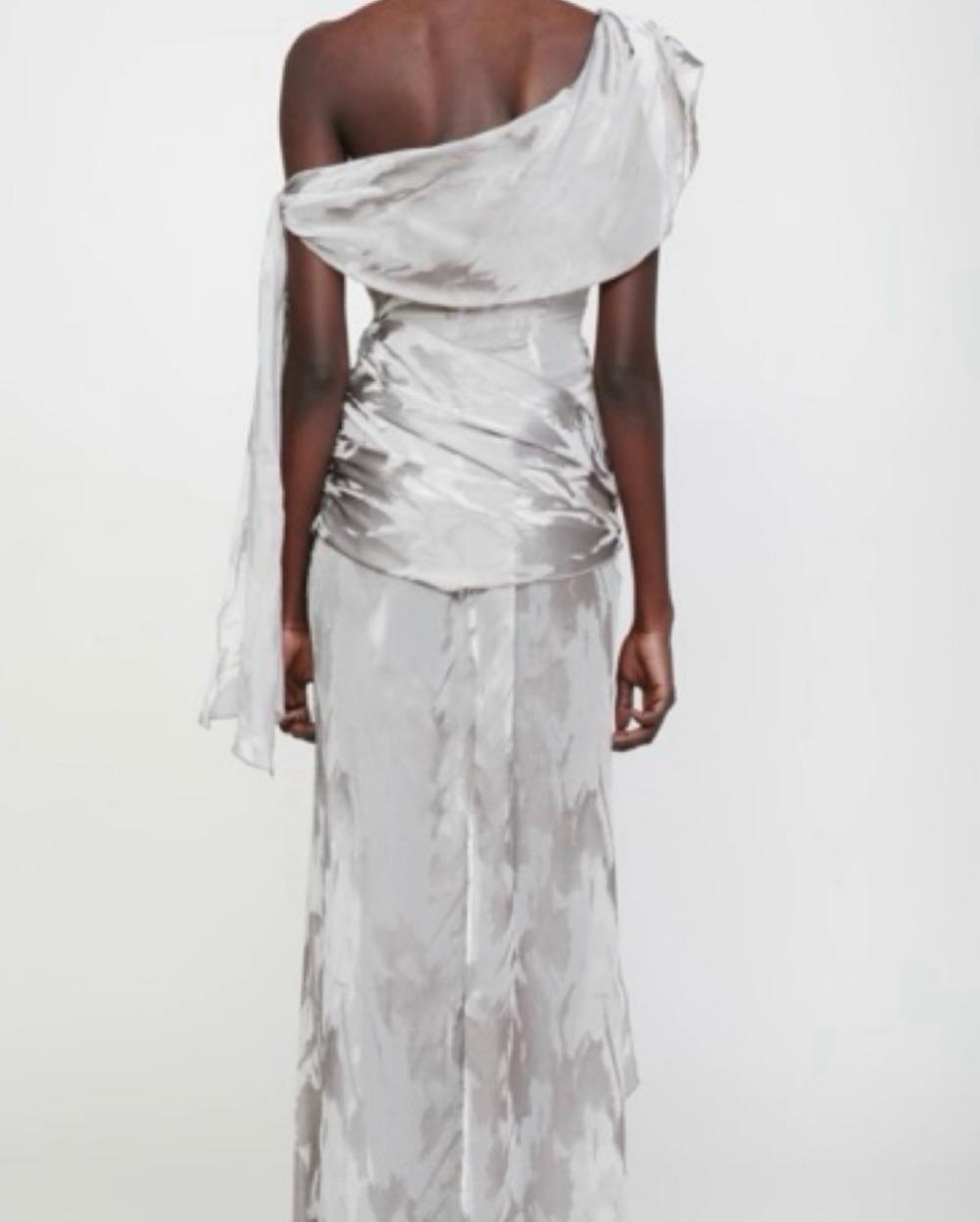 Kim Shui Sinn Gown — photo 4 of 5