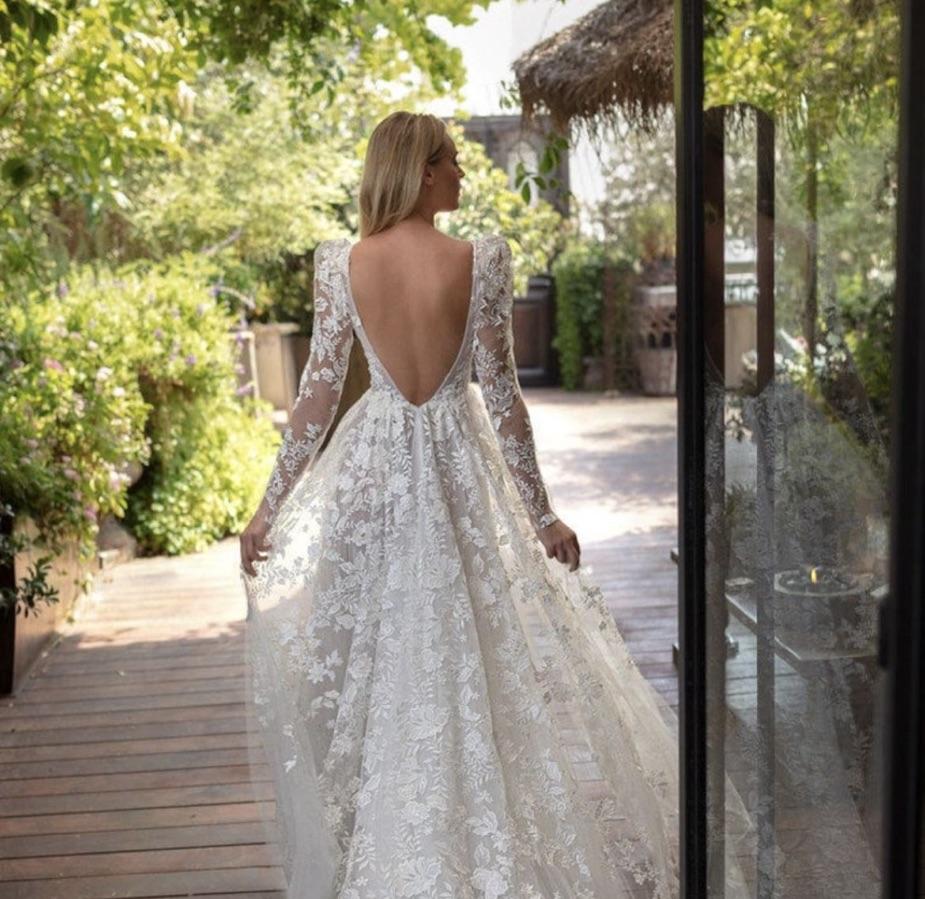 open back wedding dress — photo 2 of 4