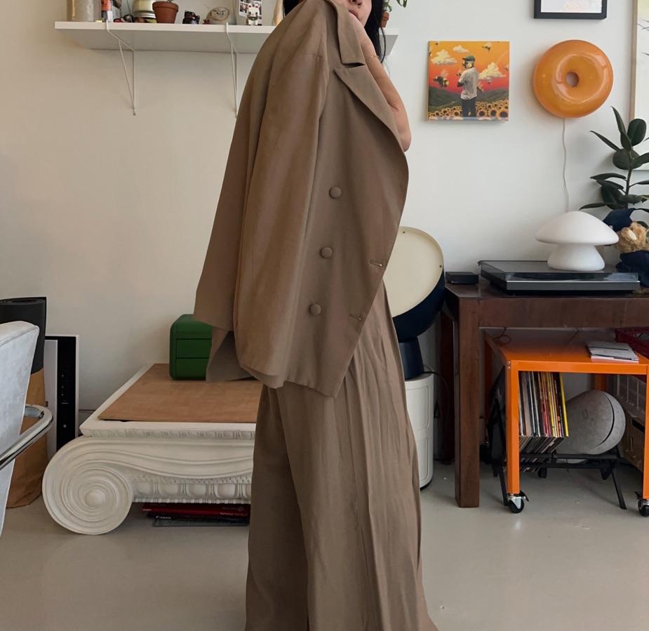 Oversized Tan Suit — photo 4 of 5